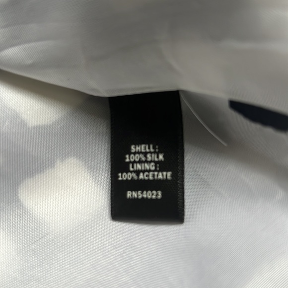 ⭐️Banana Republic Silk Skirt⭐️ - Picture 4 of 6